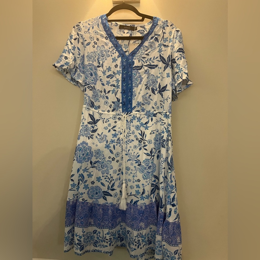 Blue and white flowy dress new with tags !
